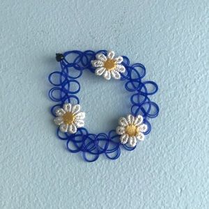 Jewelerry Blue daisy choker bracelet